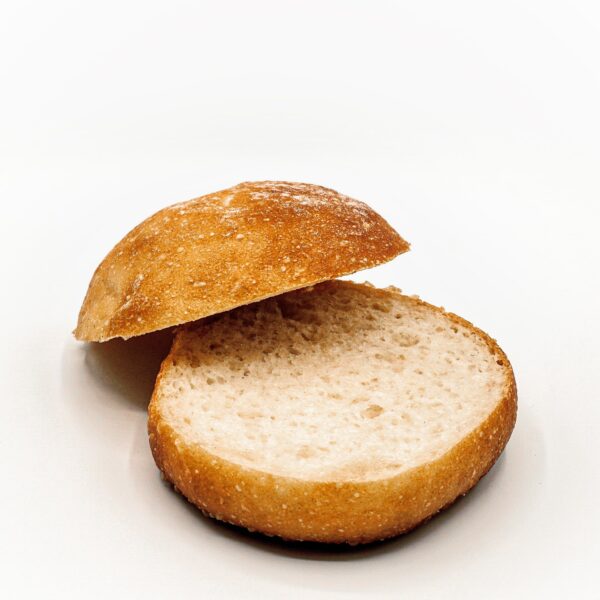 Pieza de pan redondeada, de miga esponjosa y con una corteza dorada muy suave sin gluten