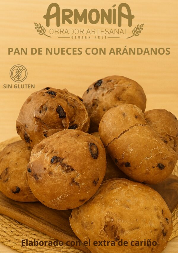 Miga esponjosa y jugosa del pan de hogaza sin gluten con nueces y arándanos – pan seguro para celíacos
