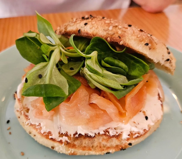 Pan de molletes sin gluten en brunch de La Cucufata Sevilla”